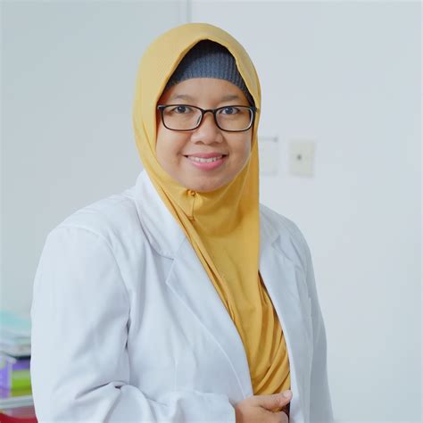 Dr rina fatmawati spog OG merupakan dokter kandungan yang melakukan praktik di RSU Hermina Arcamanik